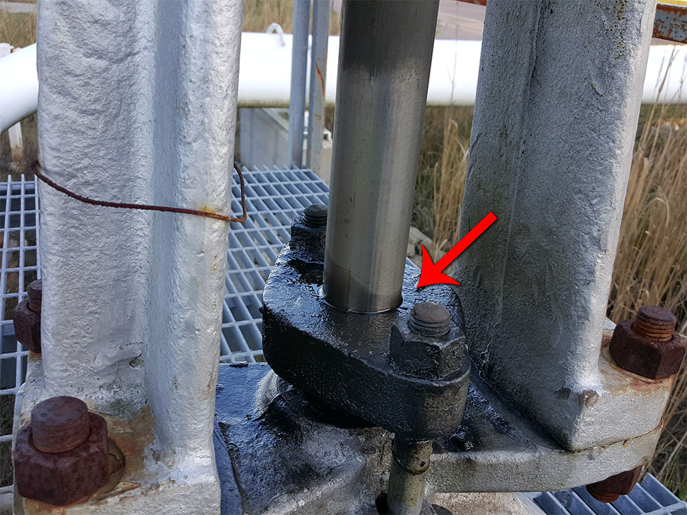 gate valve packing leak